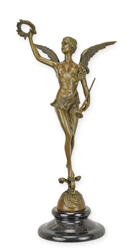 Una scultura bronzo della - in,