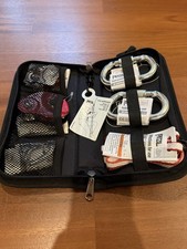 Kit di salvataggio Petzl nuovo con etichette moschettoni chiusura a vite puleggia custodia arrampicata salvataggio