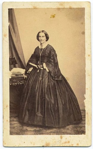 Cdv naples noblewoman standing - noblewoman,