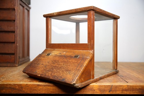 Antico banco negozio - , dispenser