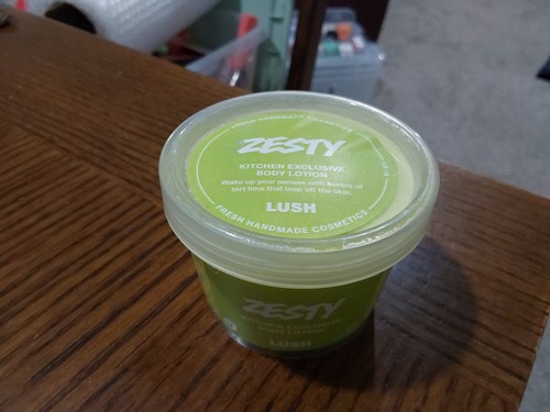Lush kitchen esclusiva zesty - esclusiva, "zesty"