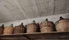 damigiane vetro con cesto da