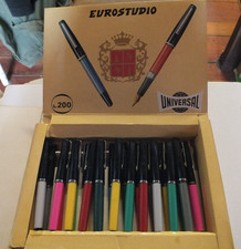 LOTTO DI 23  STILOGRAFICHE NUOVE  EUROSTUDIO UNIVERSAL CON ESPOSITORE PENNE