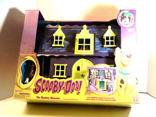 SCOOBY-DOO THE MYSTERY MANSION PLAYSET CON PERSONAGGIO SCOOBY-DOO, DI CHARTER LTD.