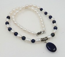 Collana con ciondolo naturale