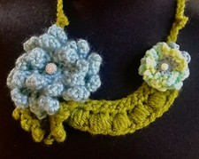 Collana floreale all uncinetto - floreale, all'uncinetto