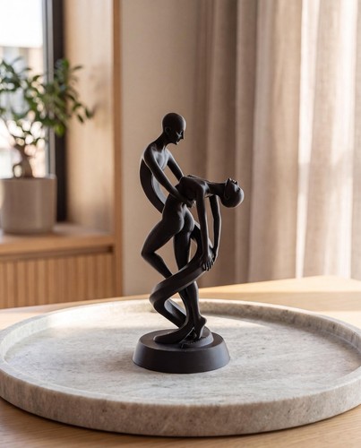 Statua coppia danzante