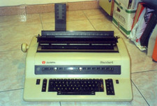 OLYMPIA Standard * Macchina da