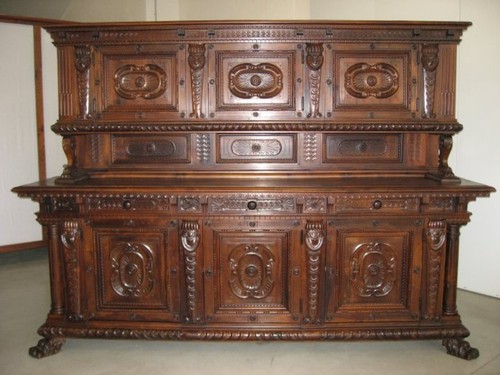 Credenza due corpi intagliata