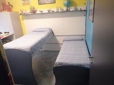Letti scorrevoli usati ma in ottime condizioni con boiserie a muro