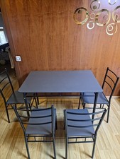 tavolo da cucina con sedie