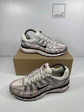 Scarpe da ginnastica Nike P-6000 - bianco/argento/gesso prugna - taglia UK 5 - NUOVE 