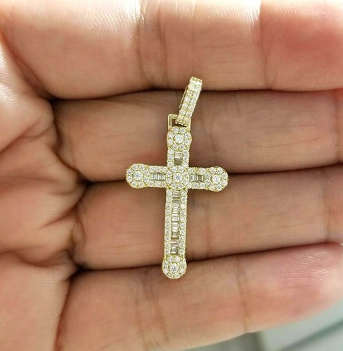 Ciondolo croce diamante