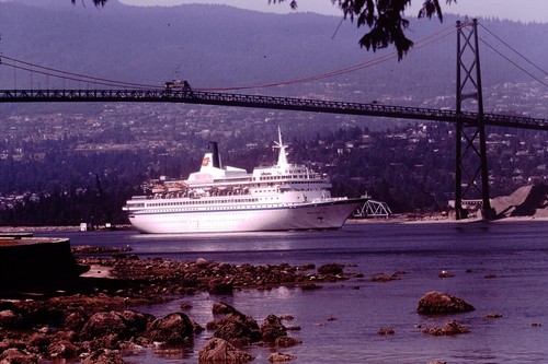 1982 royal viking sky - royal,