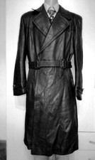 Vecchio cappotto pesante in