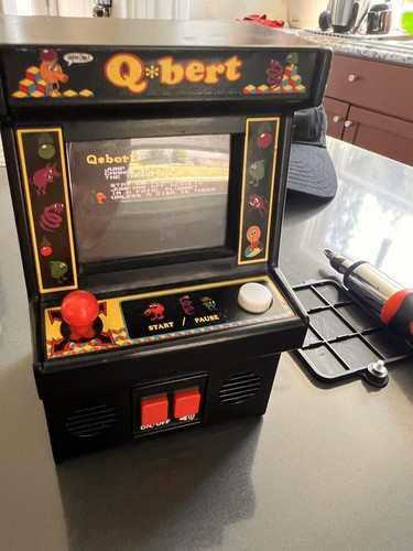 Bert mini armadio - q*bert, arcade