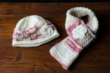 CAPPELLINO E SCIARPA BABY 0-3 MESI  FATTO A MANO IN LANA IDEA REGALO
