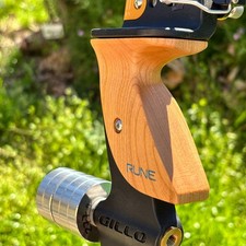 Rune Onyx, impugnature in