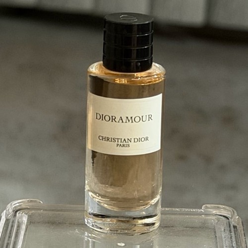 Rare new dioramour - rare, la