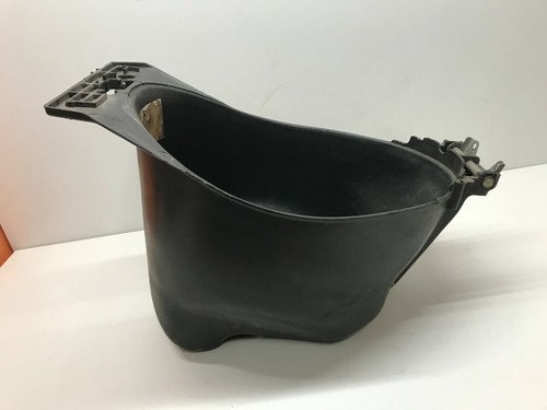 Vano porta casco sotto - sotto, sella