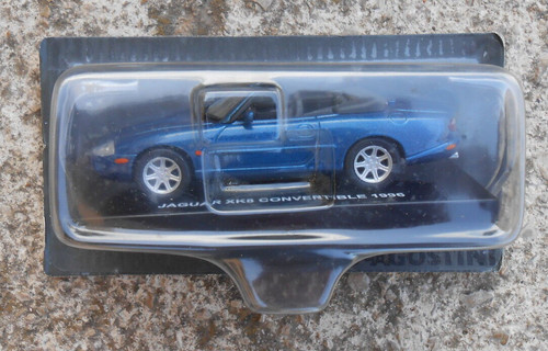 Die cast jaguar xk8 - cast,