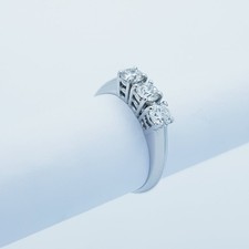 Anello Trilogy in Oro 18kt con