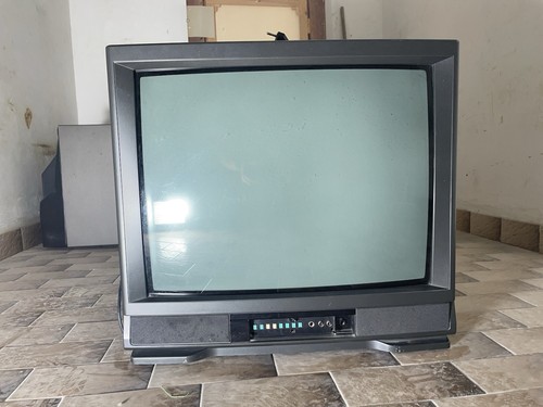 Vecchia televisione crt - vecchia,