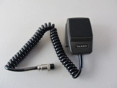 Yaesu hand microphone - b8,