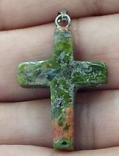 Ciondolo con pietre minerali