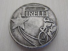 "Pirelli" badge early 900