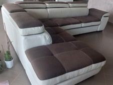 Vendo divano per 5/6 persone. Divano/letto con sistema a scomparsa e penisola