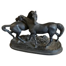 Figura italiana di due cavalli in terracotta dipinta nera fatta a mano anni 20