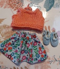 Top fucsia, gonna e scarpine