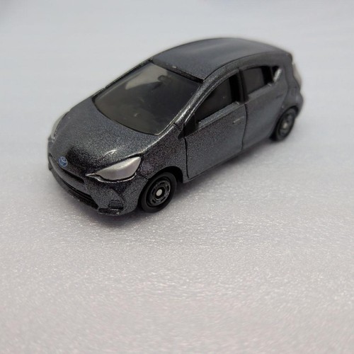 Tomica toyota aqua primo - toyota,