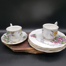 Lotto tazze da tè e piatti