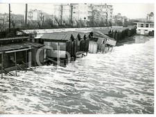 1958 LIDO DI VENEZIA Spiaggia allagata con cabine distrutte dalla tempesta *Foto