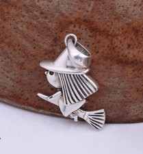 B21 Ciondolo Figura Strega Su Scopa Magica 925 Argento Sterling