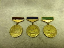 URSS, 3 distintivi. (P118)