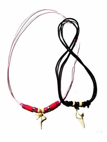 Collane nera e 1 rosa - 1,