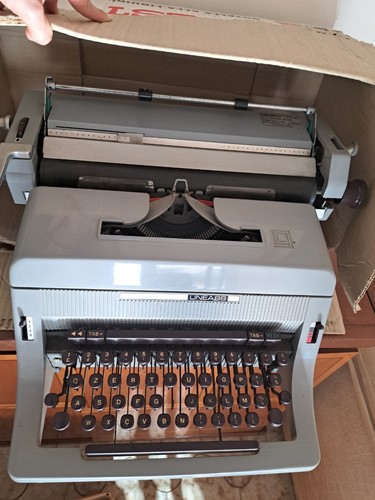 Macchina scrivere olivetti - da,
