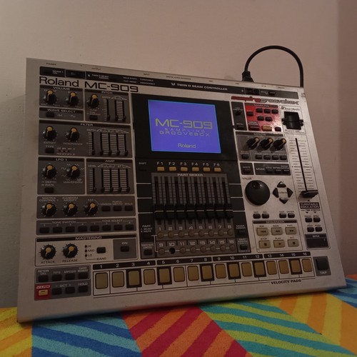 Roland mc909 partially - roland,
