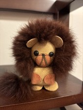 Leone in pelle scamosciata