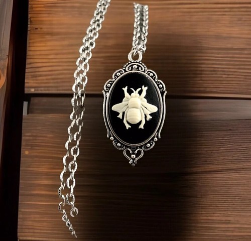 Collana medaglione nascosto