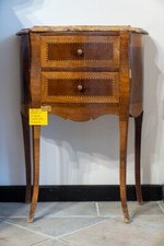 Comodino in mogano con intarsi