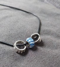 Collana con perle blu e anello