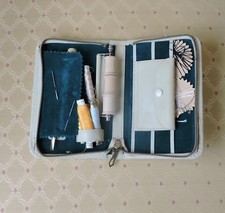 Set da cucire vintage con custodia in pelle bianca Made in Germany set cucito da viaggio