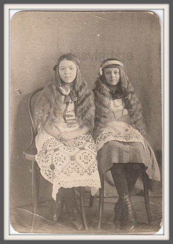 Due belle ragazze adolescenti