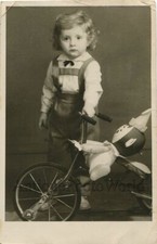 Sad Ragazzo Con Gonfiabile