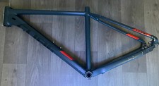 Cube Hpa Attention 27,5 medio con cuffie, BB e hangar. Like Hardtail Vitus Trek