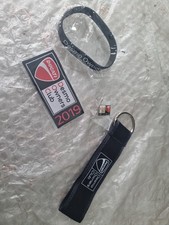 Portachiavi, Bracciale ,spilla